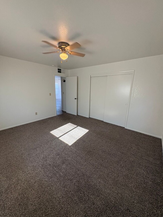 Building Photo - 700-710 E Tulare Ave