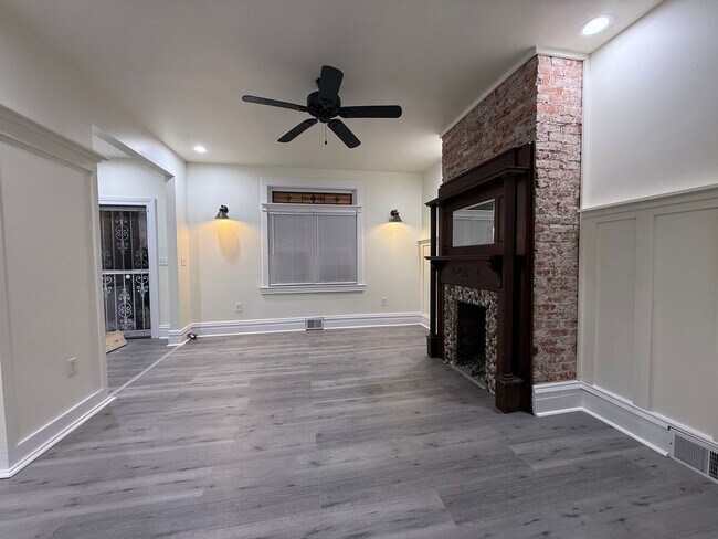 Building Photo - Updated 3BR 1 bath house now showing!