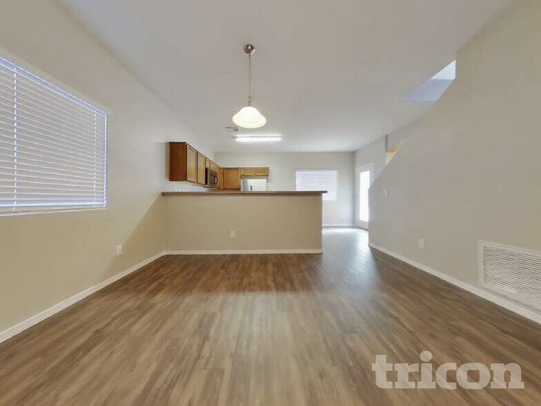Building Photo - 7211 S 8th Pl