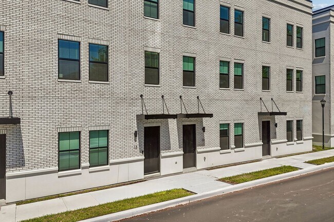 Building Photo - New Construction Townhome For Lease downtown Tampa, Ybor City, Gas Worx
