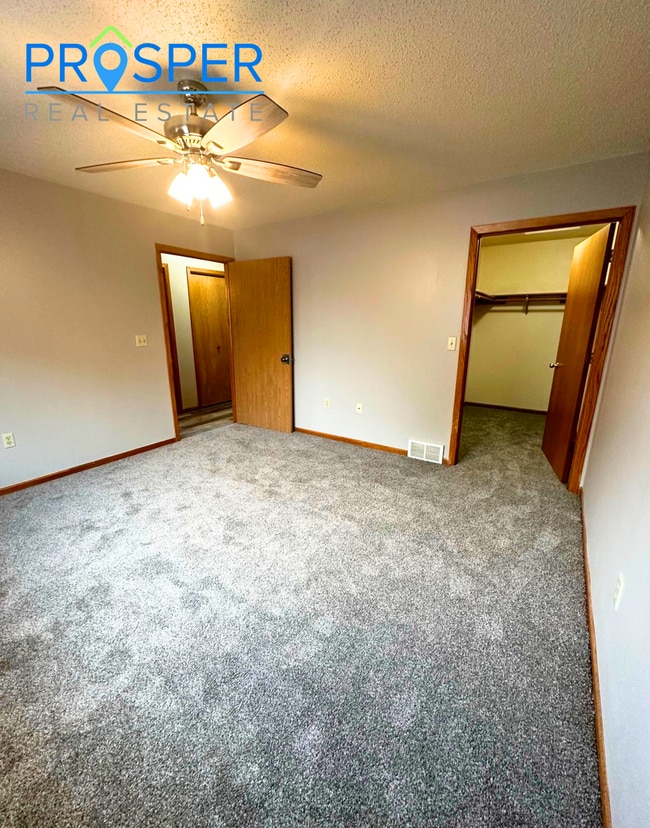 Building Photo - 856 Kari Dr