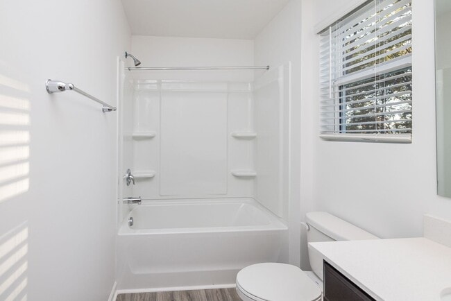 Building Photo - 3BD Townhome Convenient to Hwy 74/ Minutes to Bypass- AVAILABLE MARCH 2026