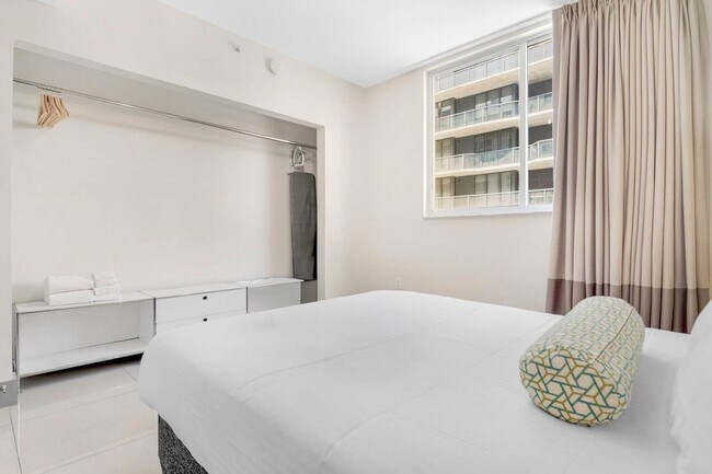 Building Photo - 1700 SW 2nd Ave