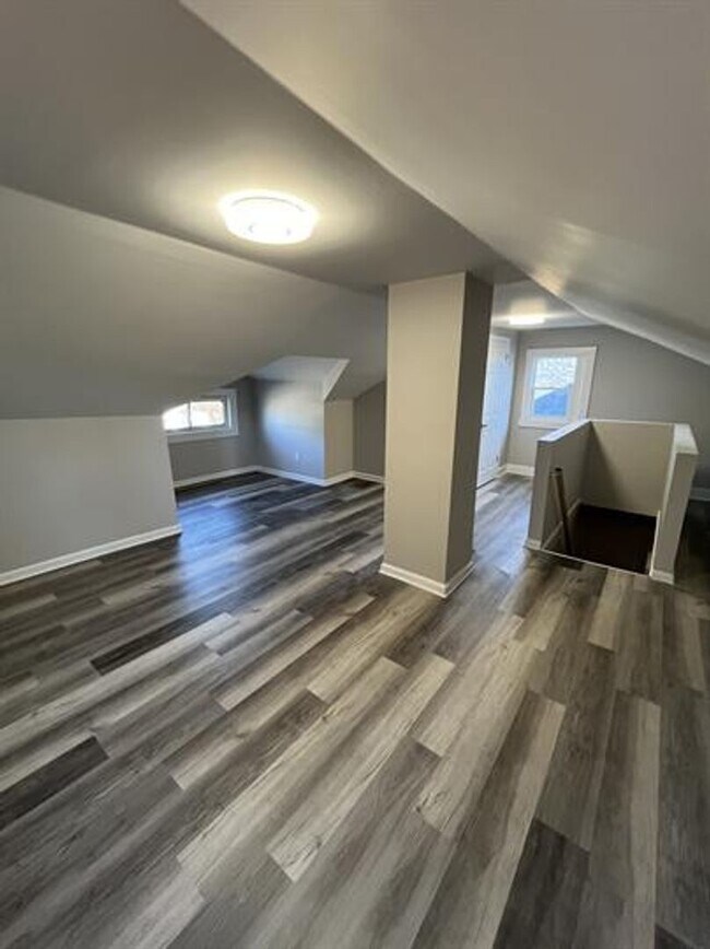 Building Photo - 4124 Larkwood Ave