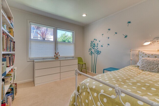 Building Photo - 1704 San Anselmo Ave
