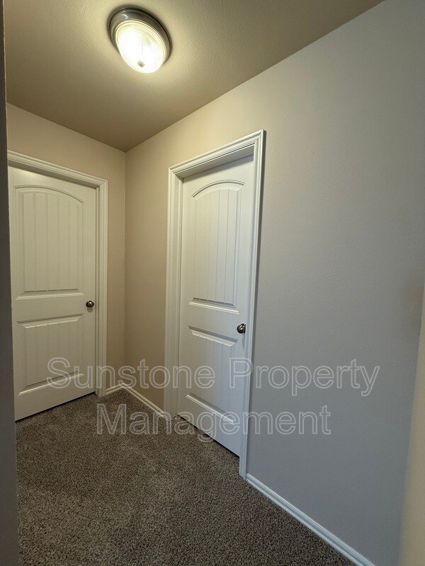 Building Photo - 10201 East 100th Pl N