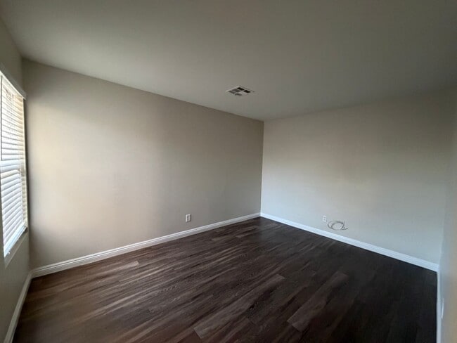 Building Photo - 3 bedroom single story home with no HOA