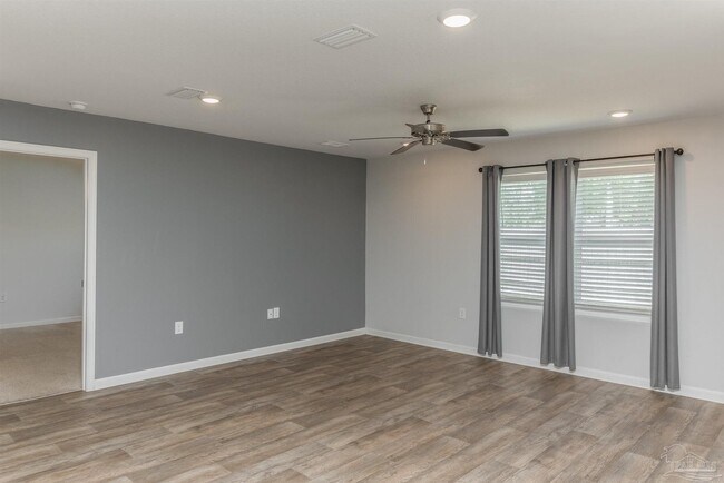 Building Photo - 7486 Oak Lake Blvd