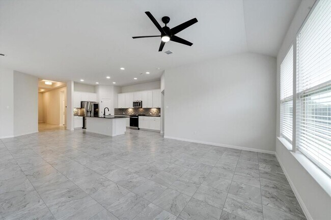 Building Photo - 117 Falkland St