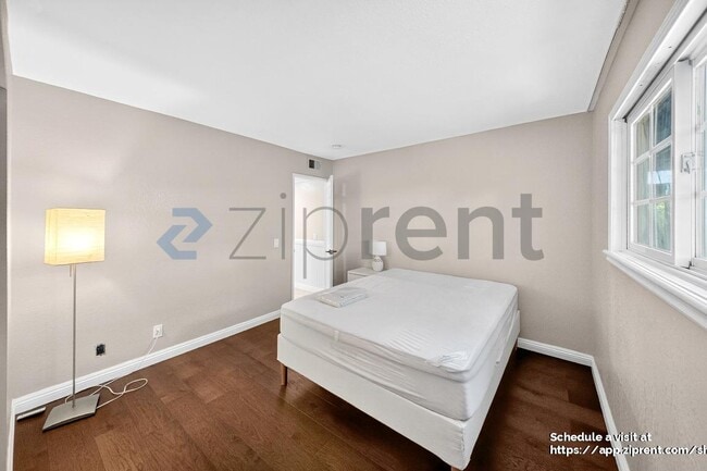 Building Photo - 353 S Heatherstone St