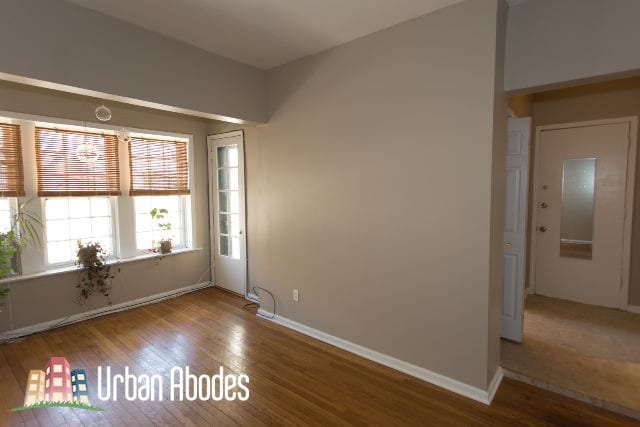 Building Photo - 4312 N Clarendon Ave