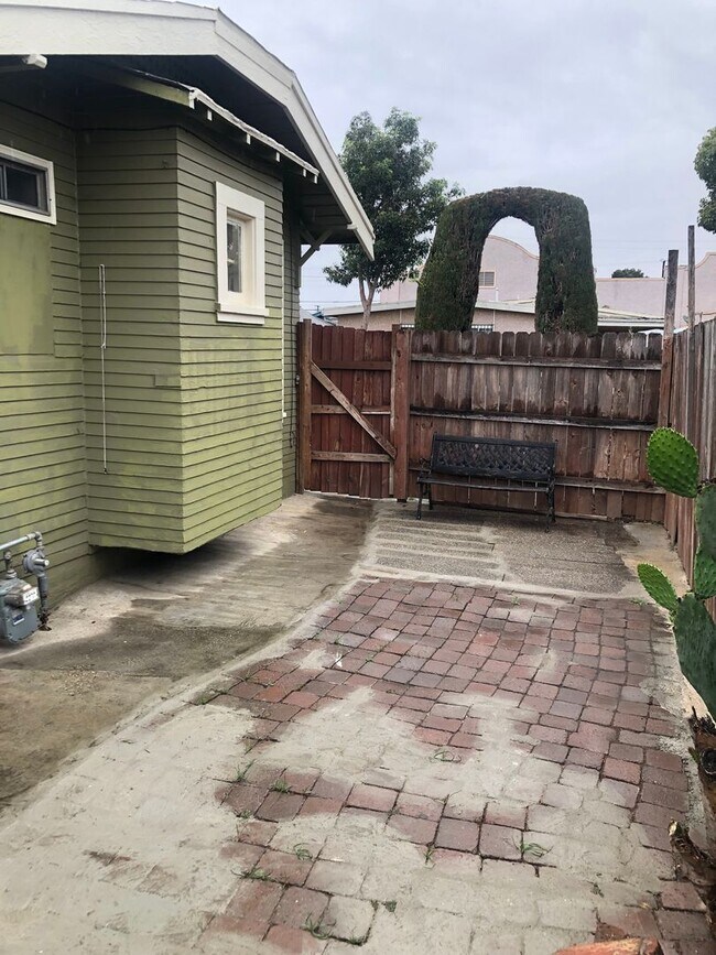 Building Photo - 1380 Gaviota