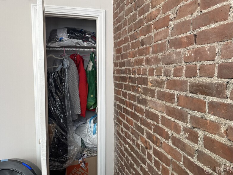 Building Photo - 11 Stearns Rd