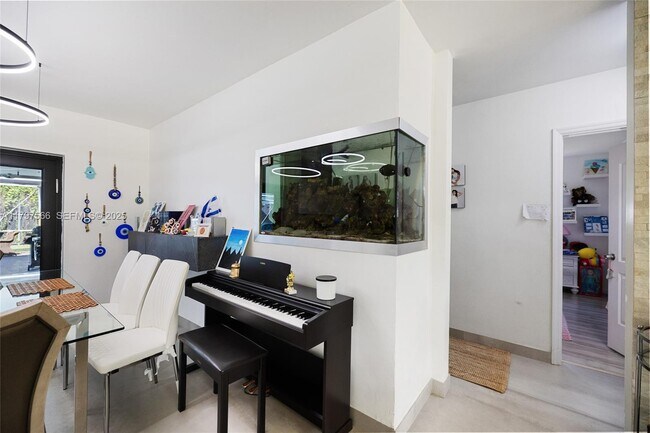 Building Photo - 20375 NE 22nd Pl