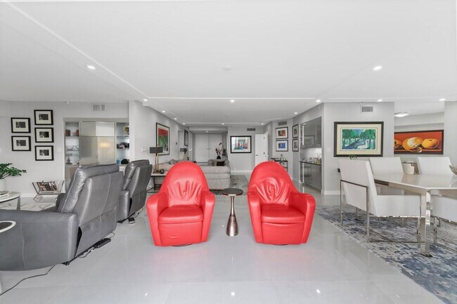 Building Photo - 1900 Consulate Pl