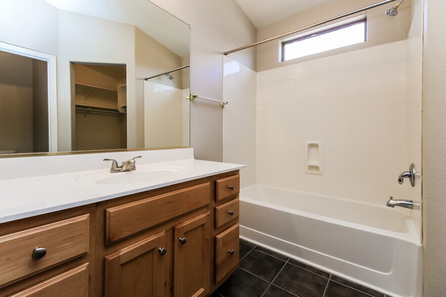 Building Photo - 41661 W Sunland Dr