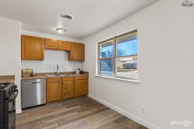 Building Photo - 4717 Bonny Dr