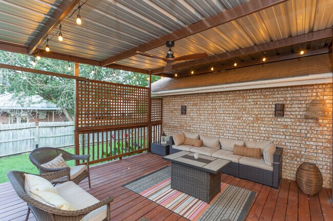 Building Photo - 11306 Cedar Park