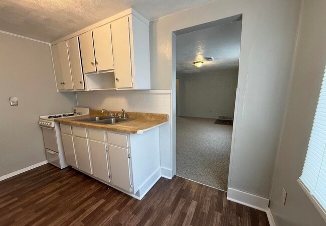 Building Photo - 3119 N Western Ave