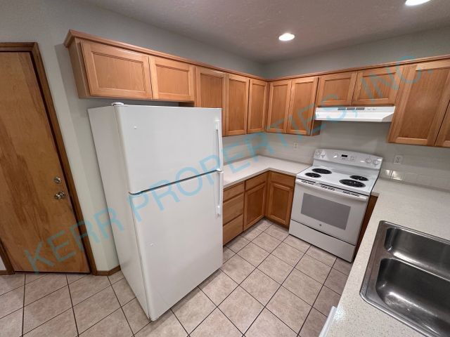 Building Photo - 1594 NE Cleveland Ave