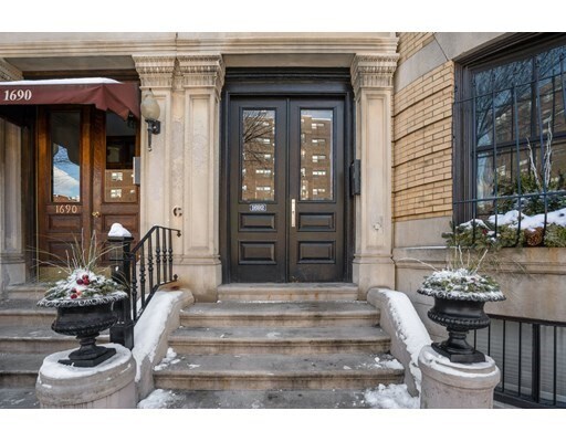 Building Photo - 1690 Washington St