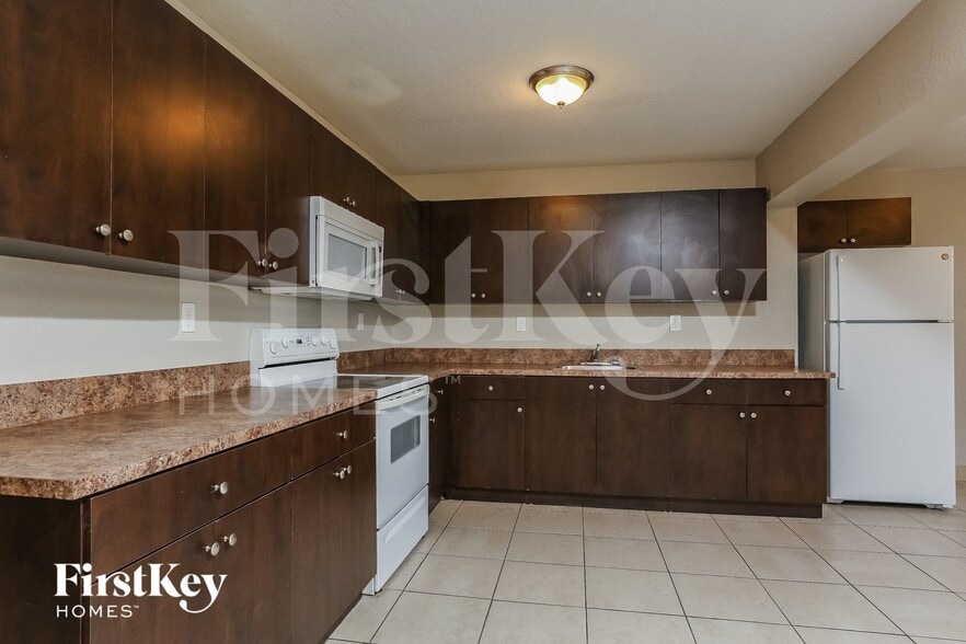 Building Photo - 731 NW 175th Dr