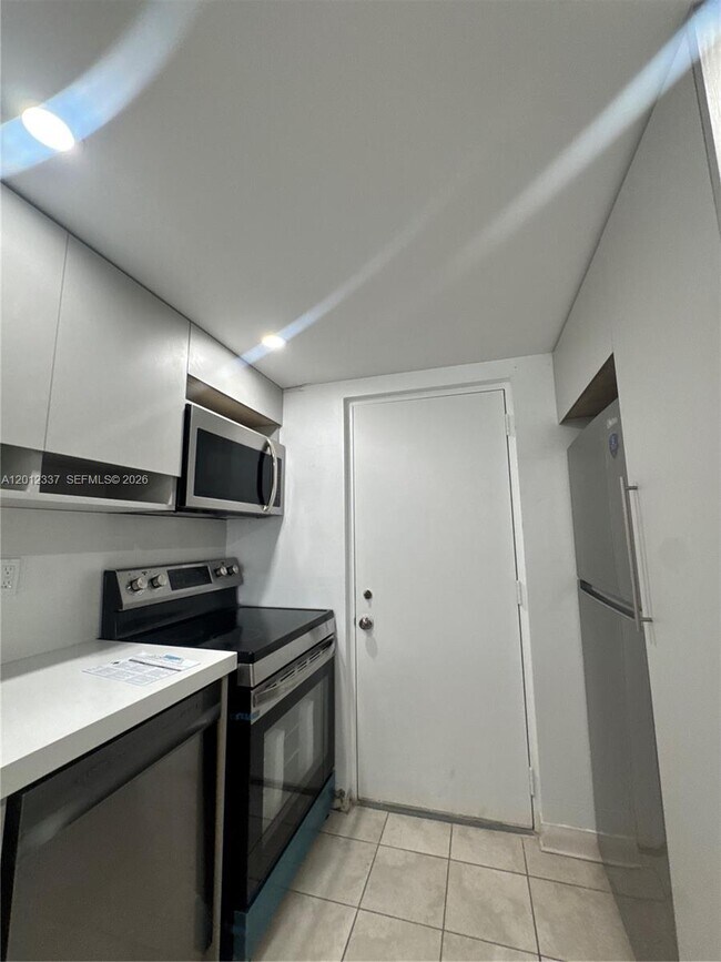Building Photo - 2312 S Cypress Bend Dr