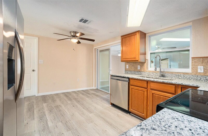 Building Photo - 7321 Parrot Dr