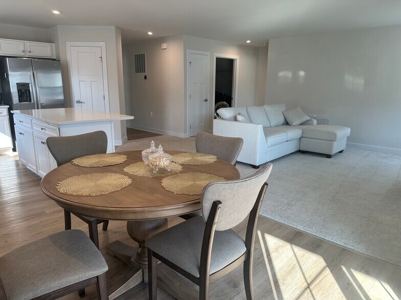 Building Photo - 7120 Iron Gall Ln