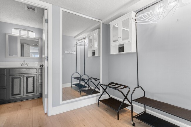 Building Photo - 5511 N Ocean Blvd