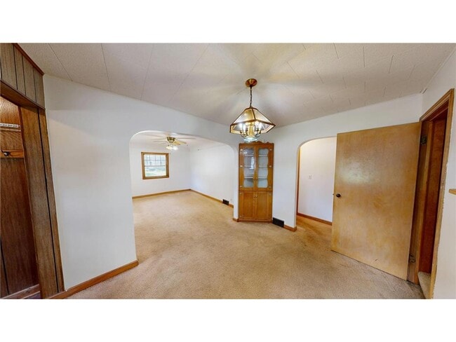 Building Photo - 114 6th Ave NE