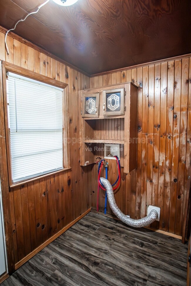 Building Photo - 521 N Chamberlain Ave