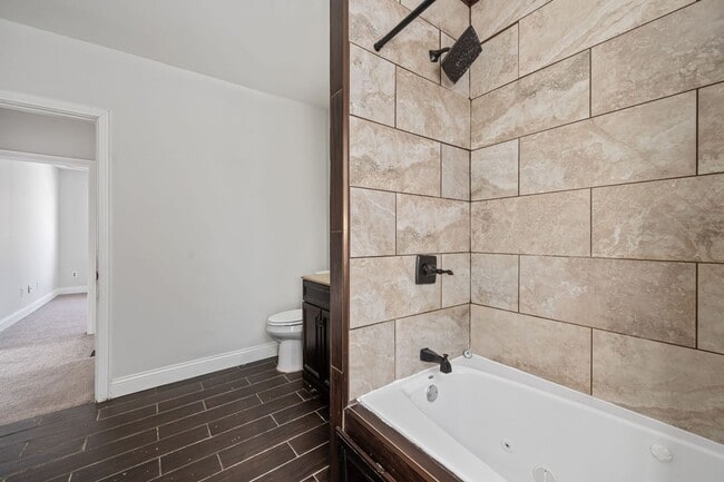 Building Photo - Madisonville- Charming 3+ bedroom 1.5 Bath, 1 car detached