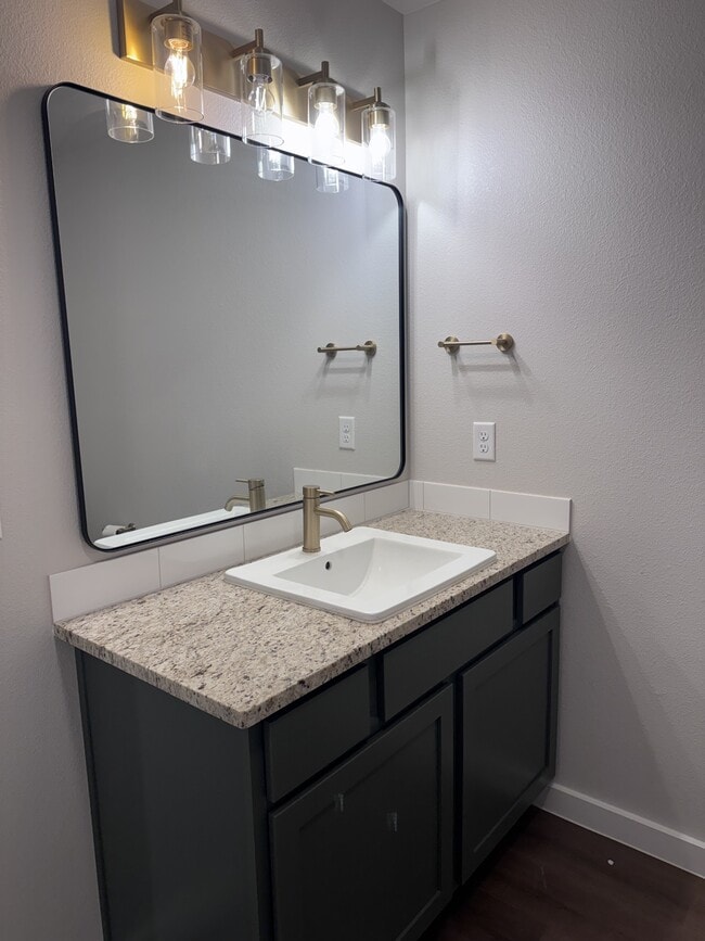 Building Photo - 520 Thicket Dr