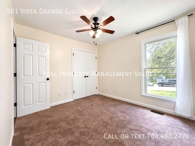 Building Photo - 501 Vista Grande Cir