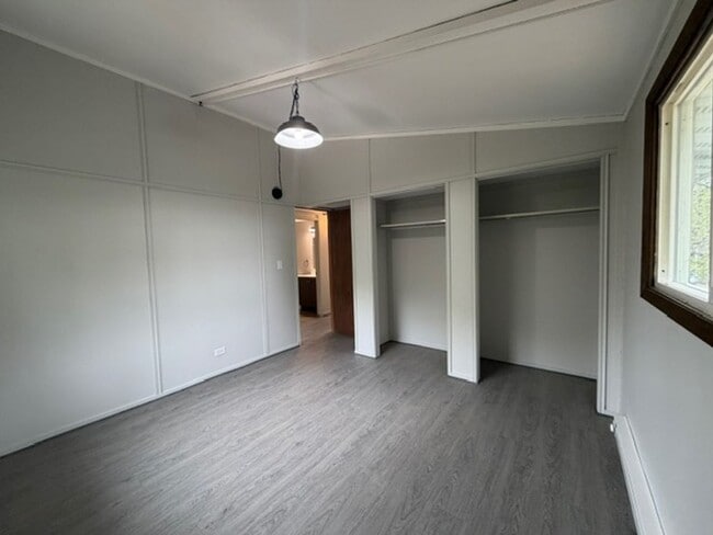 Building Photo - 610 28th Ave N