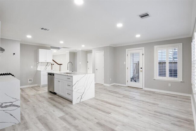 Building Photo - 12050 Mallard Stream Ct