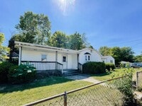 Building Photo - Fenced Yard