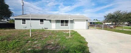 Building Photo - 2331 NE 15th Ct