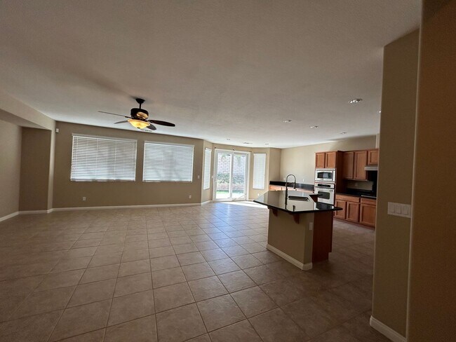 Building Photo - 15005 Via Messina Dr
