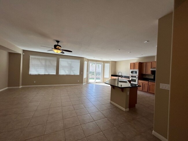 Building Photo - Gorgeous 5bd+ 3bd! Ria Bravo