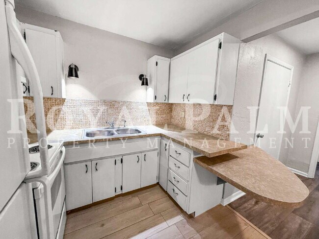 Building Photo - 3744 Estelle Ave