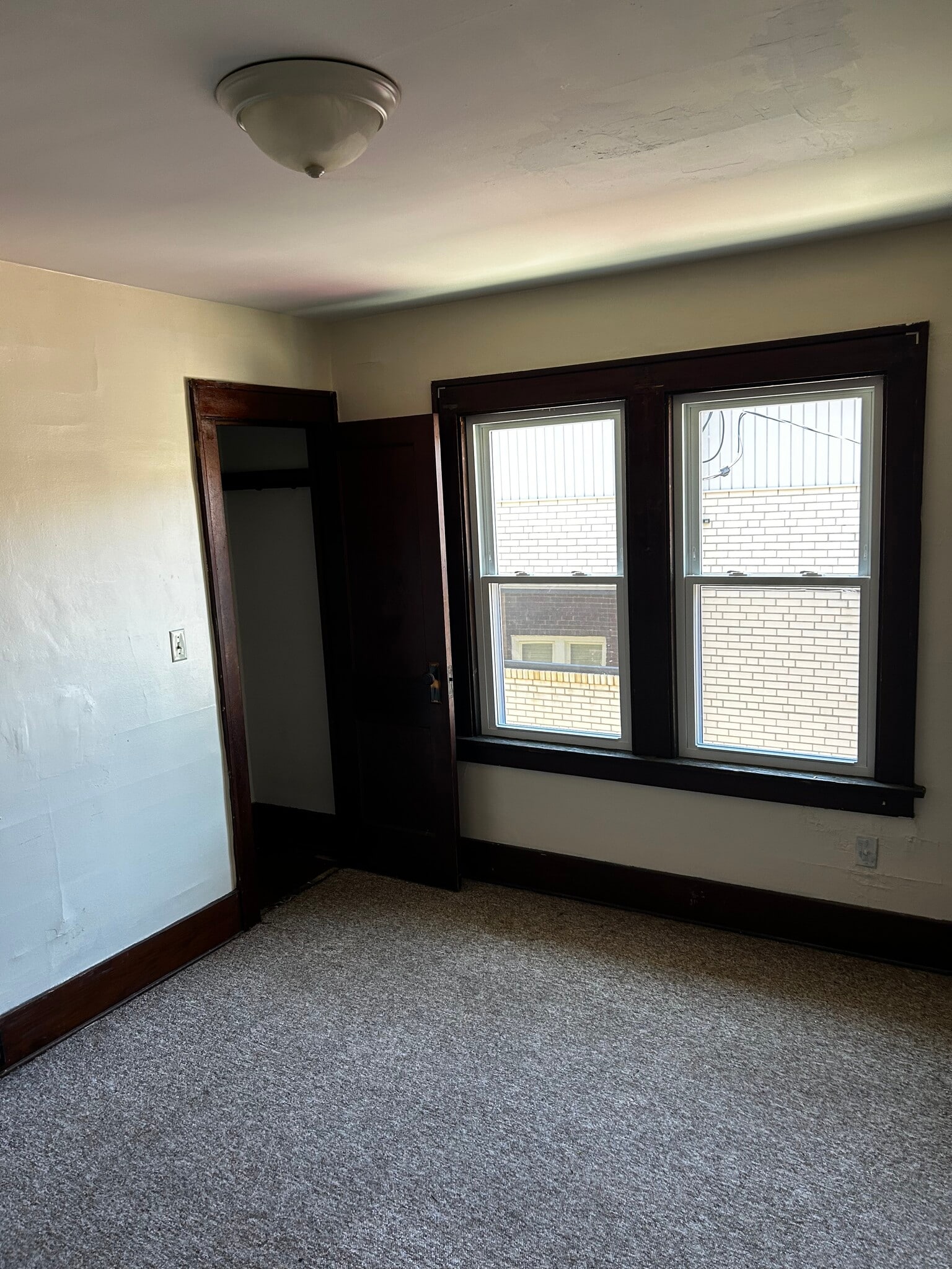 Building Photo - 1033 E 28th St