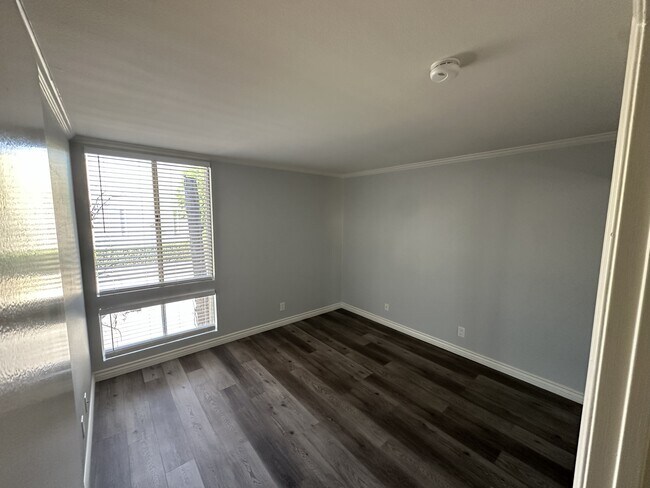 Building Photo - 9900 Jordan Ave