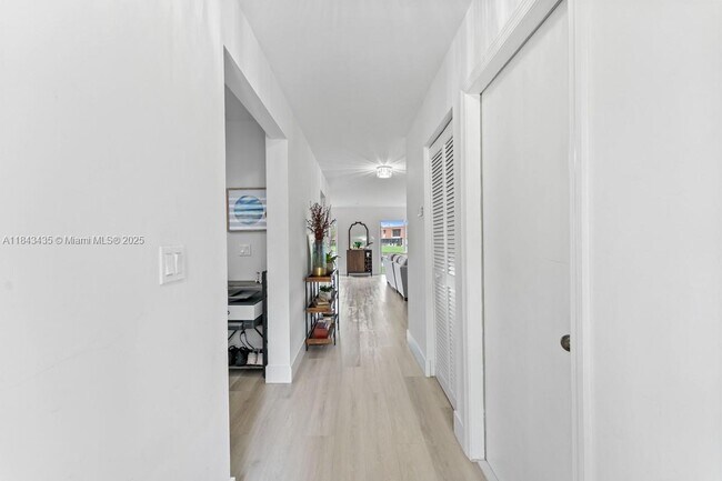 Building Photo - 11045 SW 16th Manor