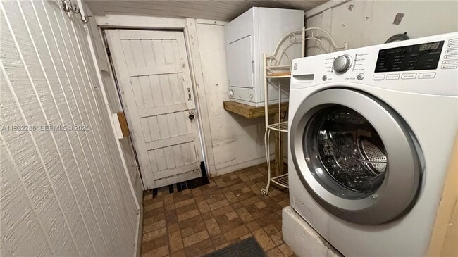 Building Photo - 329 NE 58th St