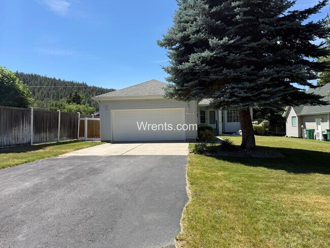 Building Photo - Stunning North Spokane Home | 5 Bed, 3 Bath, Covered Deck & More!