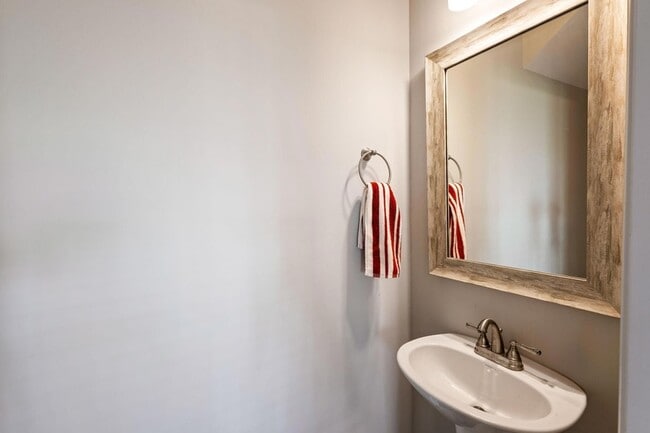 Building Photo - 3580 Hilltop Trl