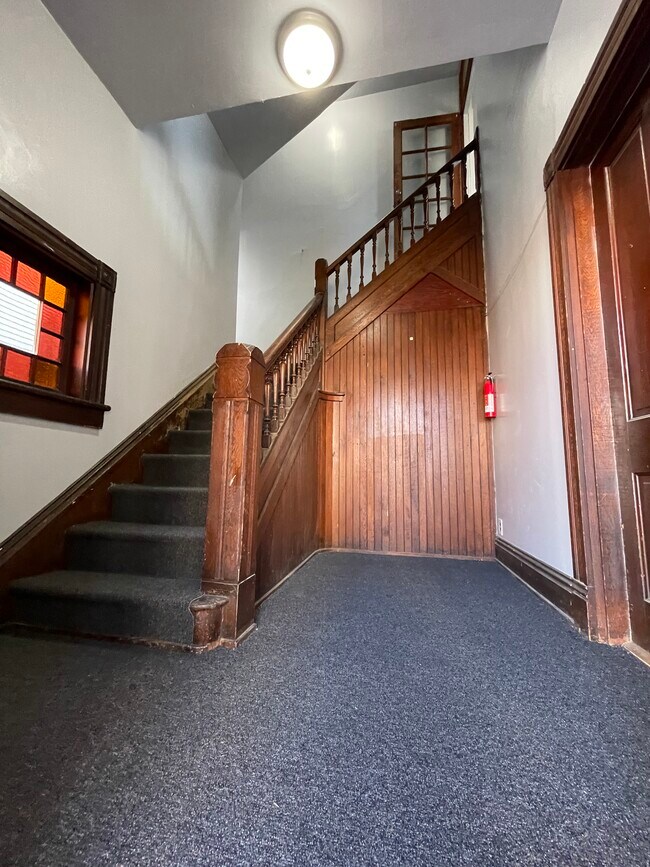 Building Photo - 404 Scammel St