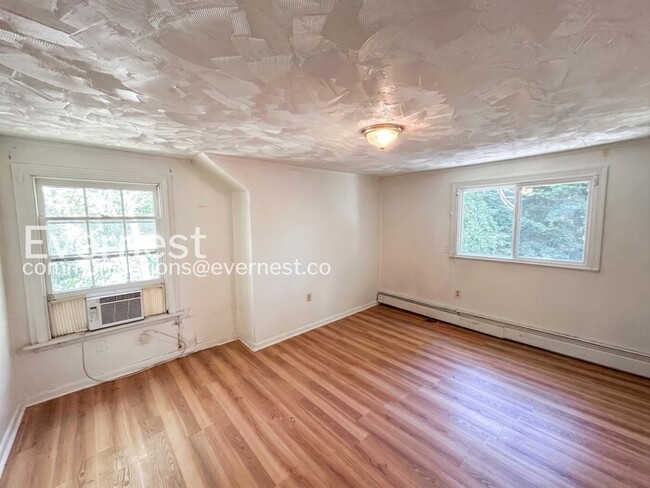 Building Photo - 305 N Boundary St